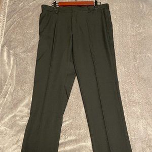 32x32 Black Van Heusen Dress Pants (Slim Fit)